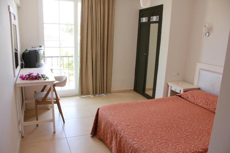 Standard Double or Twin Room image 2