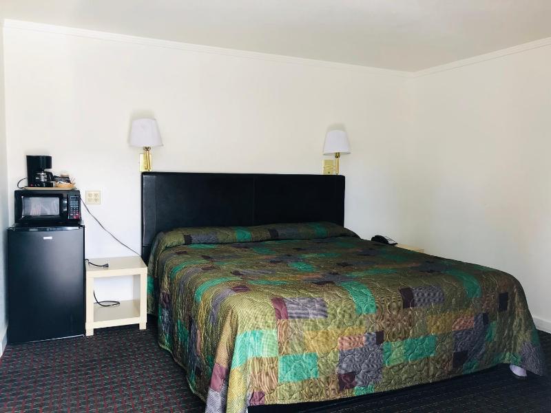 Deluxe King Room image 2