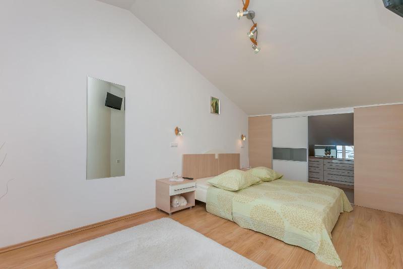 One-Bedroom Apartment image 2