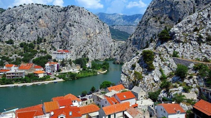 Villa Mama - Traditional Apartments in Omis free parking - image 43
