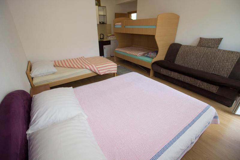 Quadruple Room image 2