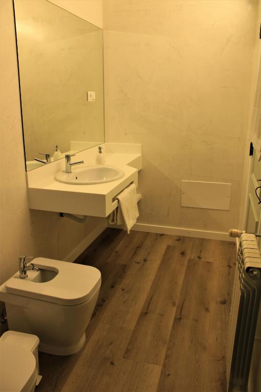 Double Room image 3