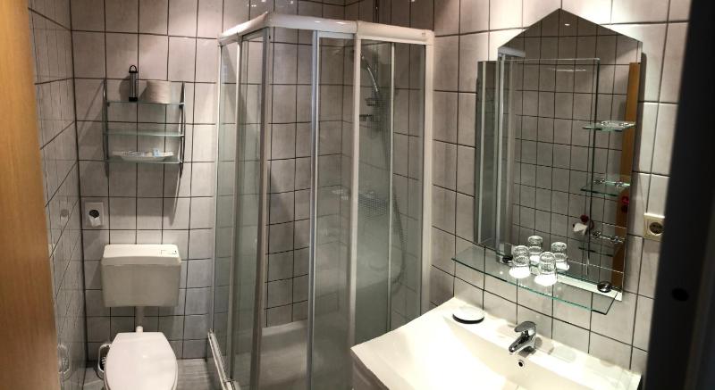 Double Room with Private Bathroom image 1
