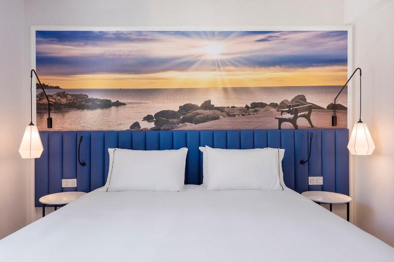 Double or Twin Room image 2