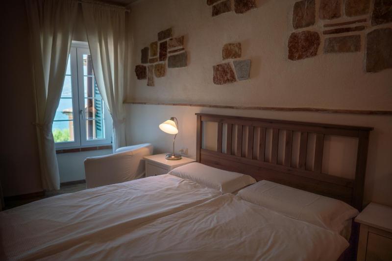 Double Room with Lake View image 4