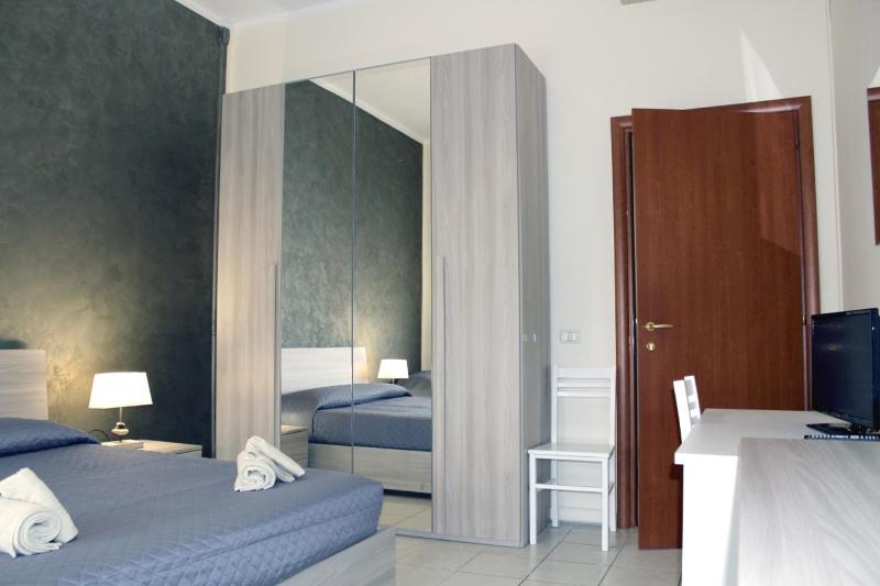 Double Room with Private External Bathroom image 3