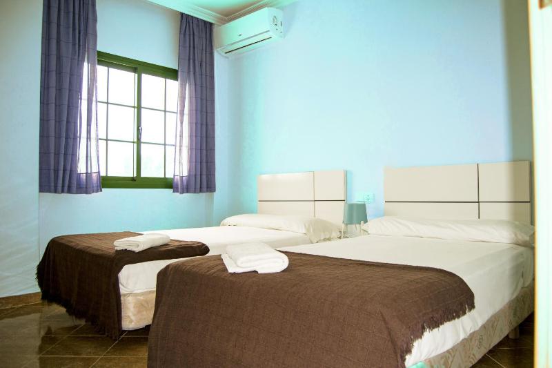 Two-Bedroom Apartment with Private Garden and Swimming Pool access image 4