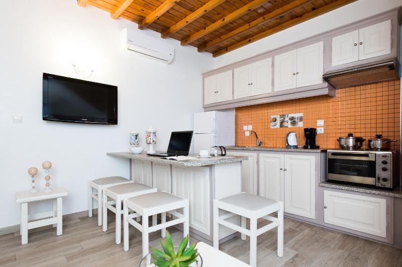 One-Bedroom Apartment image 3
