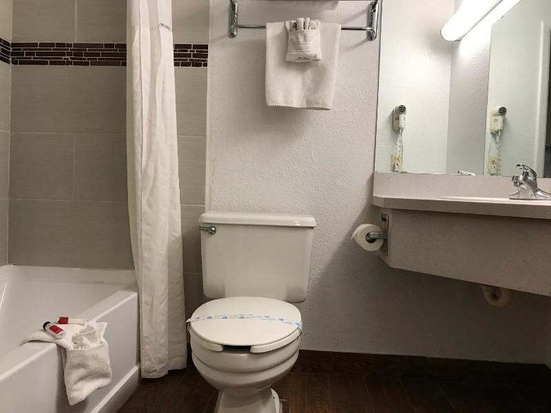 King Room - Non-Smoking image 2