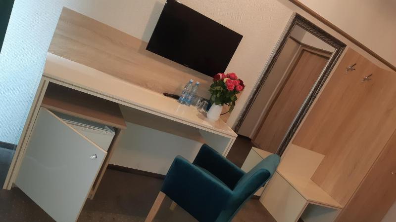 Deluxe Double Room with Balcony image 4