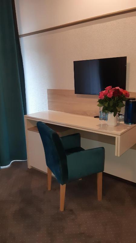 Deluxe Double Room with Balcony image 3