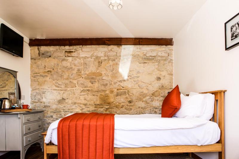 Single Room image 3