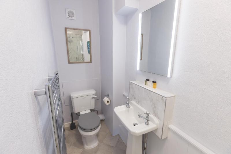 Classic Single Room image 3