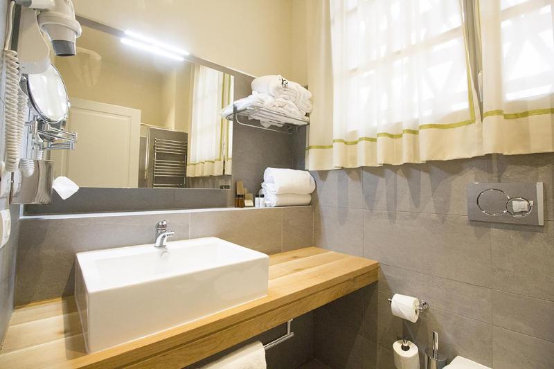 Executive Suite image 2
