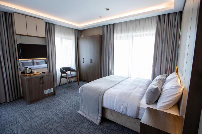 Suite with Terrace image 4