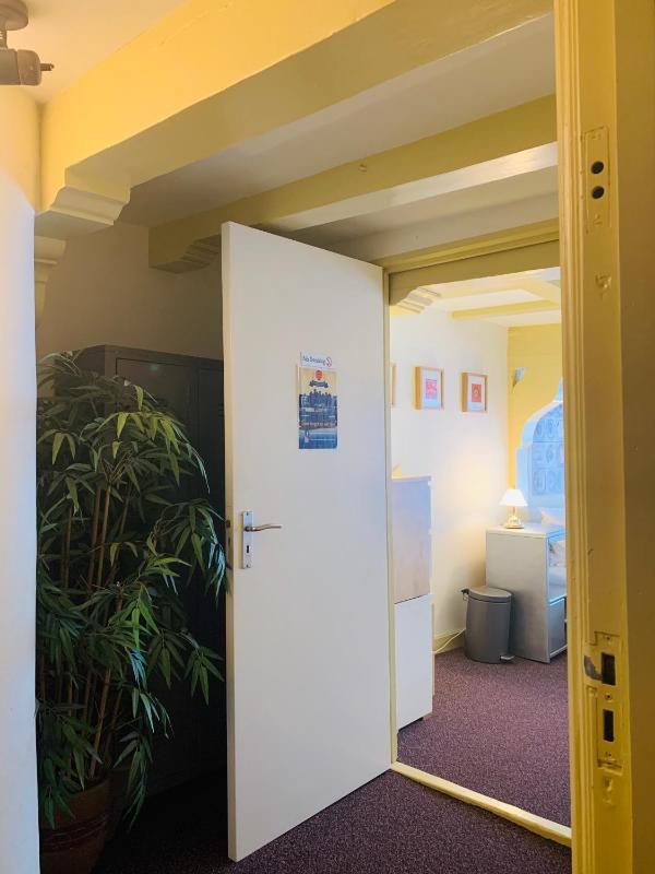 Amsterdam Central Guest House - image 5