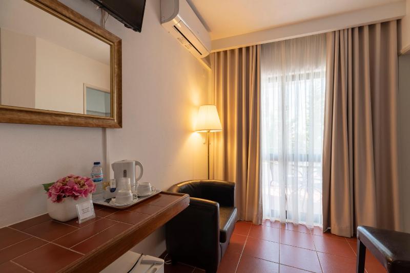 Superior Double Room image 4