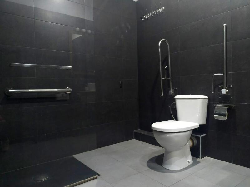 Queens Room with view image 3