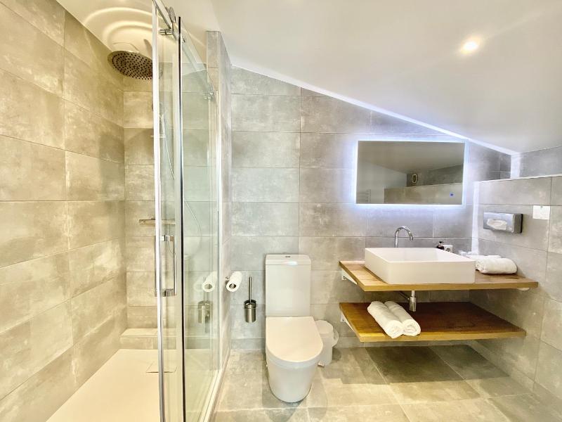 Triple Room with Balcony image 1