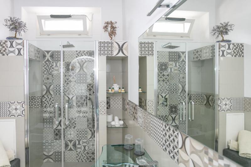 Deluxe Double Room with Sea View image 4