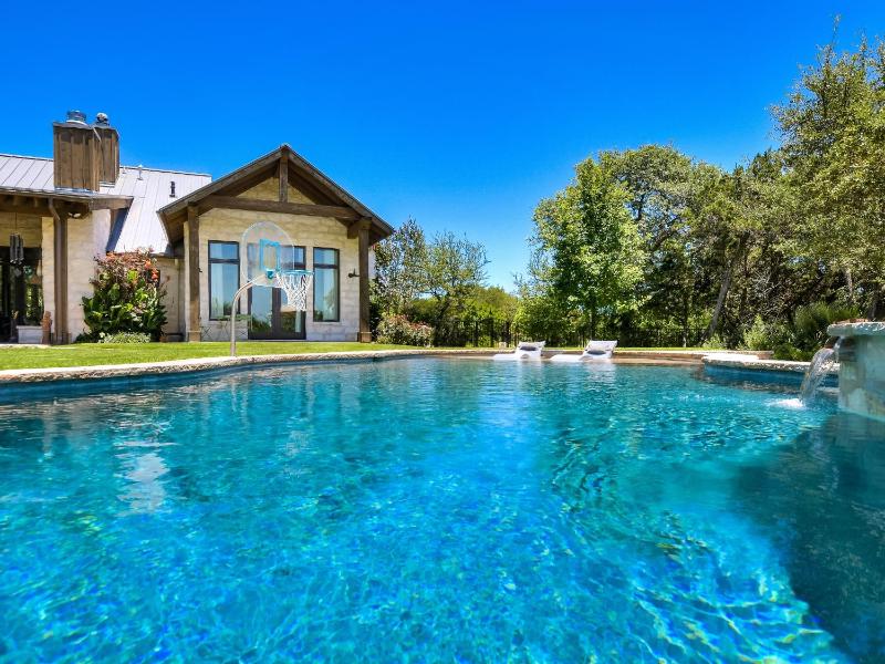 Five-Bedroom House image 3