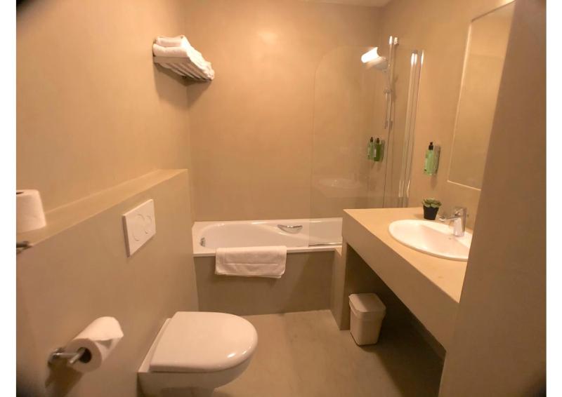 Double Room image 3