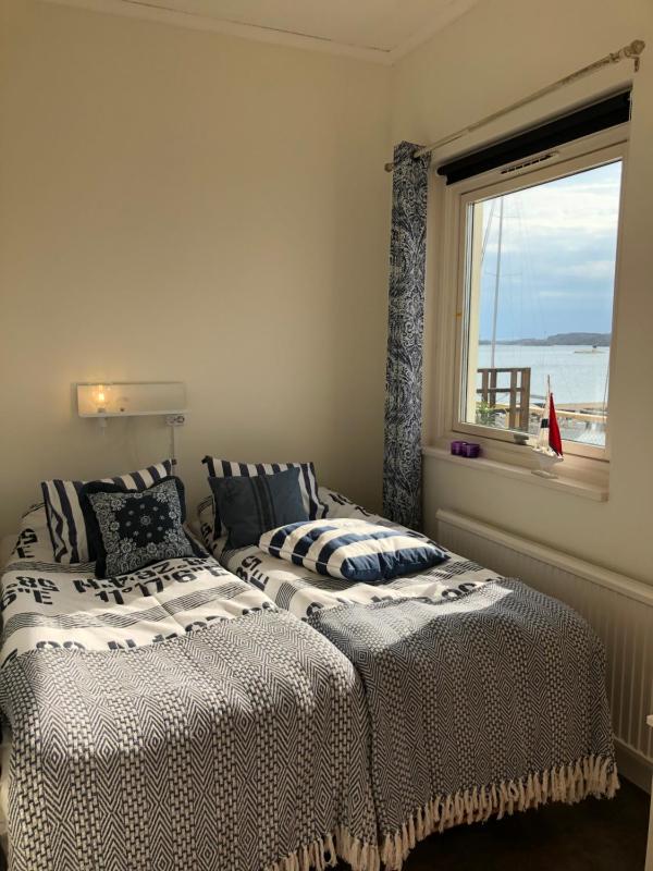 Quadruple Room with Sea View image 4