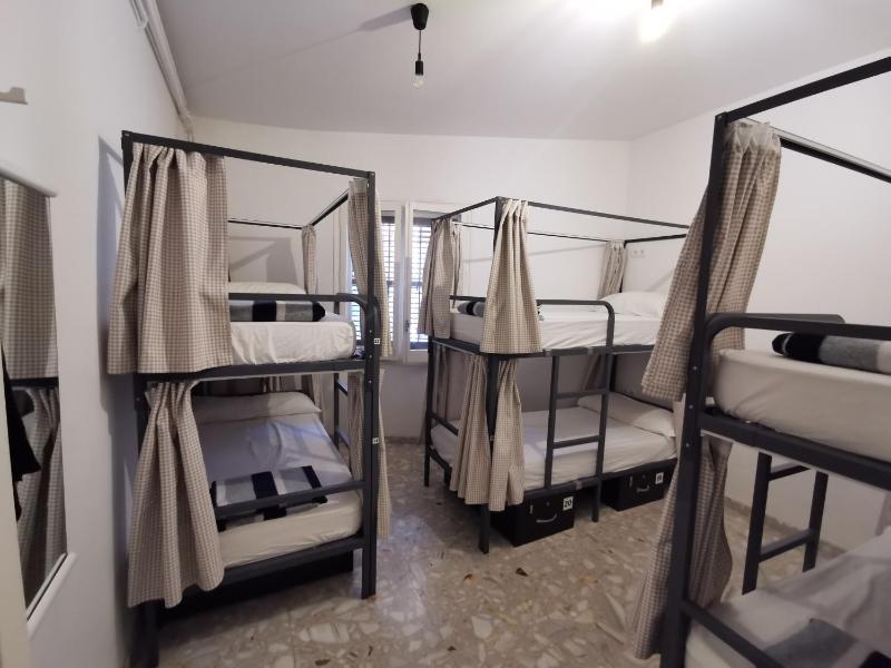 Bed in 6-Bed Mixed Dormitory Room image 1