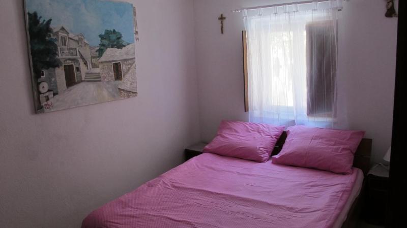 One-Bedroom Apartment image 2