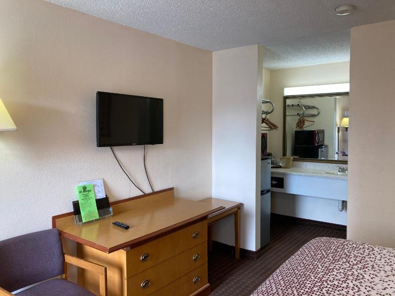 Standard Double Room image 4