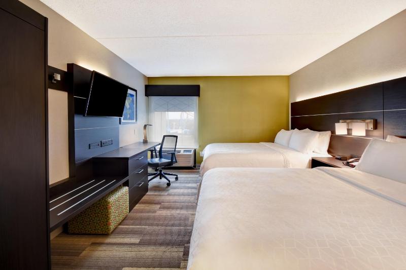 Standard Room with Two Queen Beds image 2