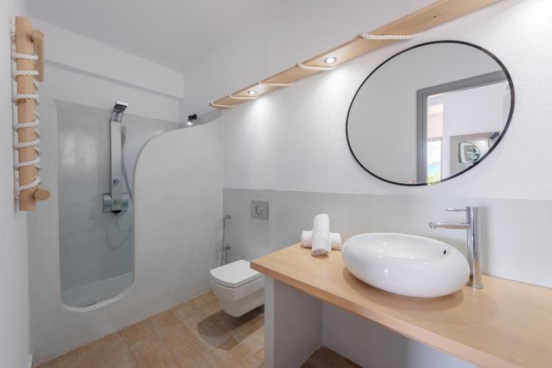 King Suite with Spa Bath image 3