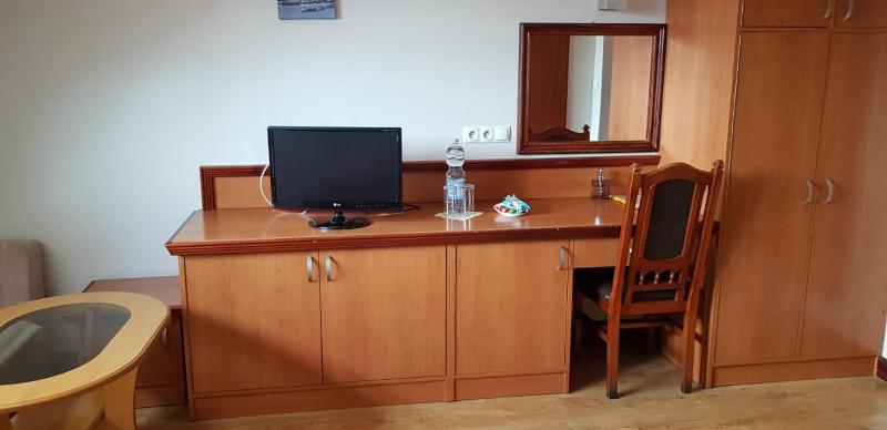 Standard King Room image 2