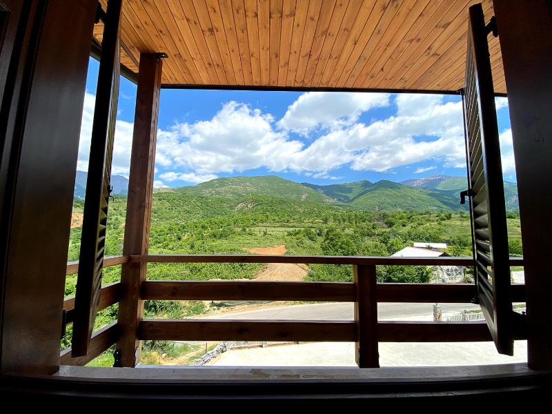 Twin Room with Mountain View image 3