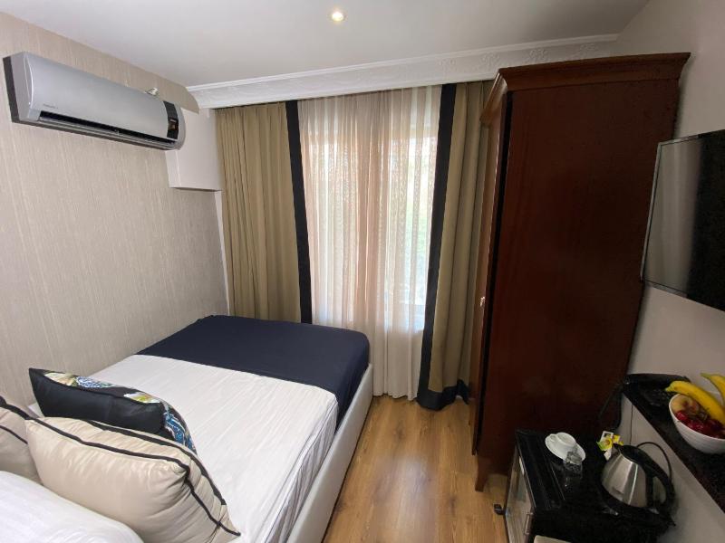 Four Doors Hotel - image 14