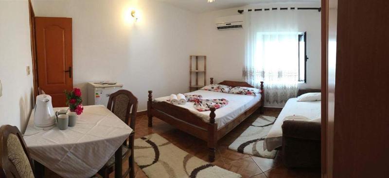 Triple Room with Side Sea View image 3