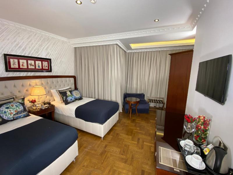 Four Doors Hotel - image 4