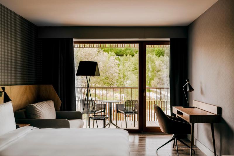 Standard Room image 4
