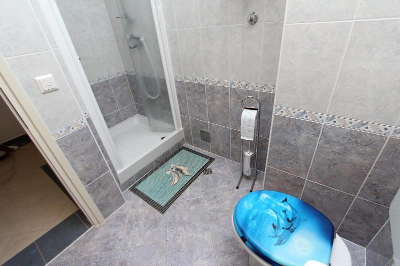 Two-Bedroom Apartment with Balcony and Sea View image 3