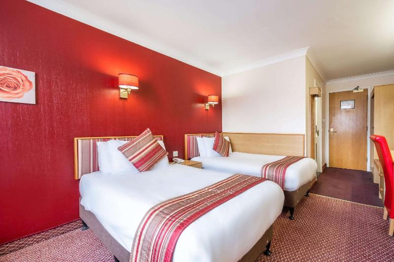 Twin Room image 3