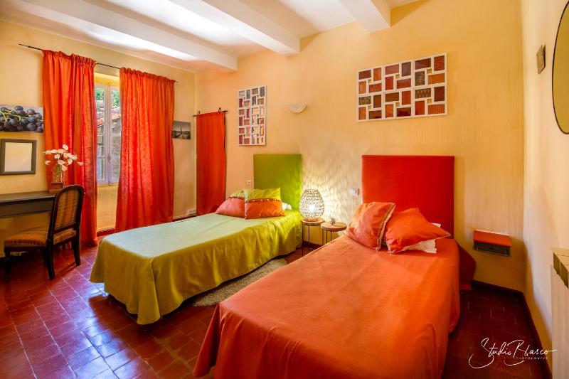 Twin Room image 3