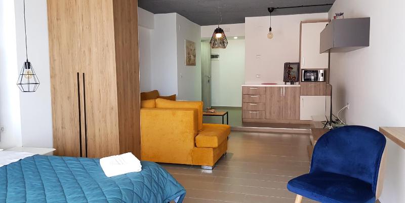 Family Room image 3