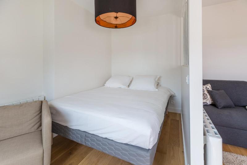 Studio with Sofa Bed image 2