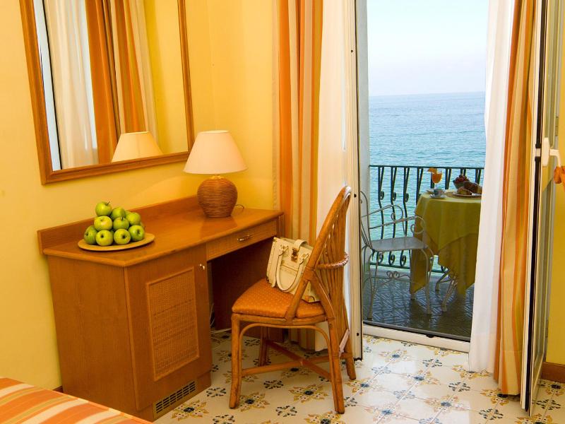 Double or Twin Room with Sea View image 2