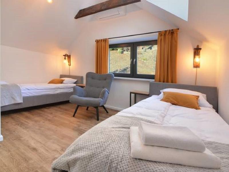 Apartament dla rodzin Marron 12 z sauną bawialnią i widokiem na Skrzyczne - Dream Apart - image 7