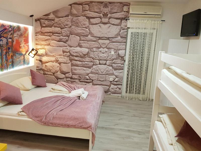 Quadruple Room with Terrace image 3