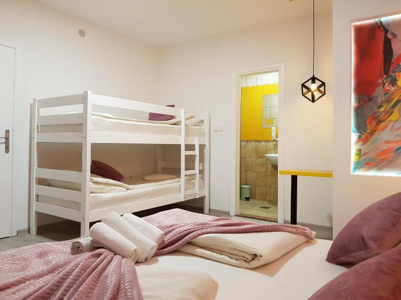 Quadruple Room with Terrace image 2