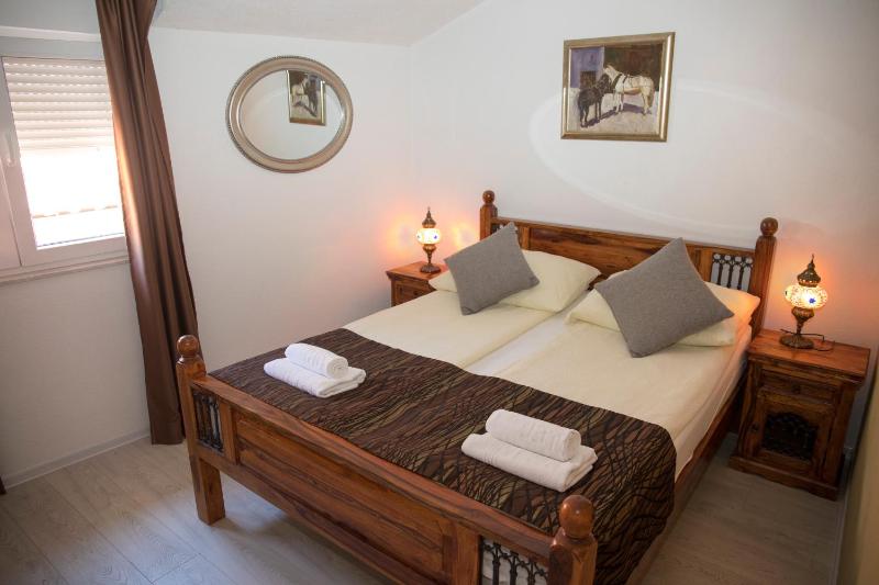 One-Bedroom Apartment image 4