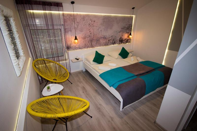 Double Room image 3