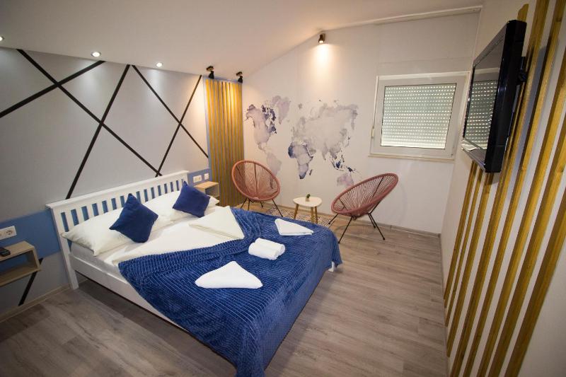 Double Room image 4